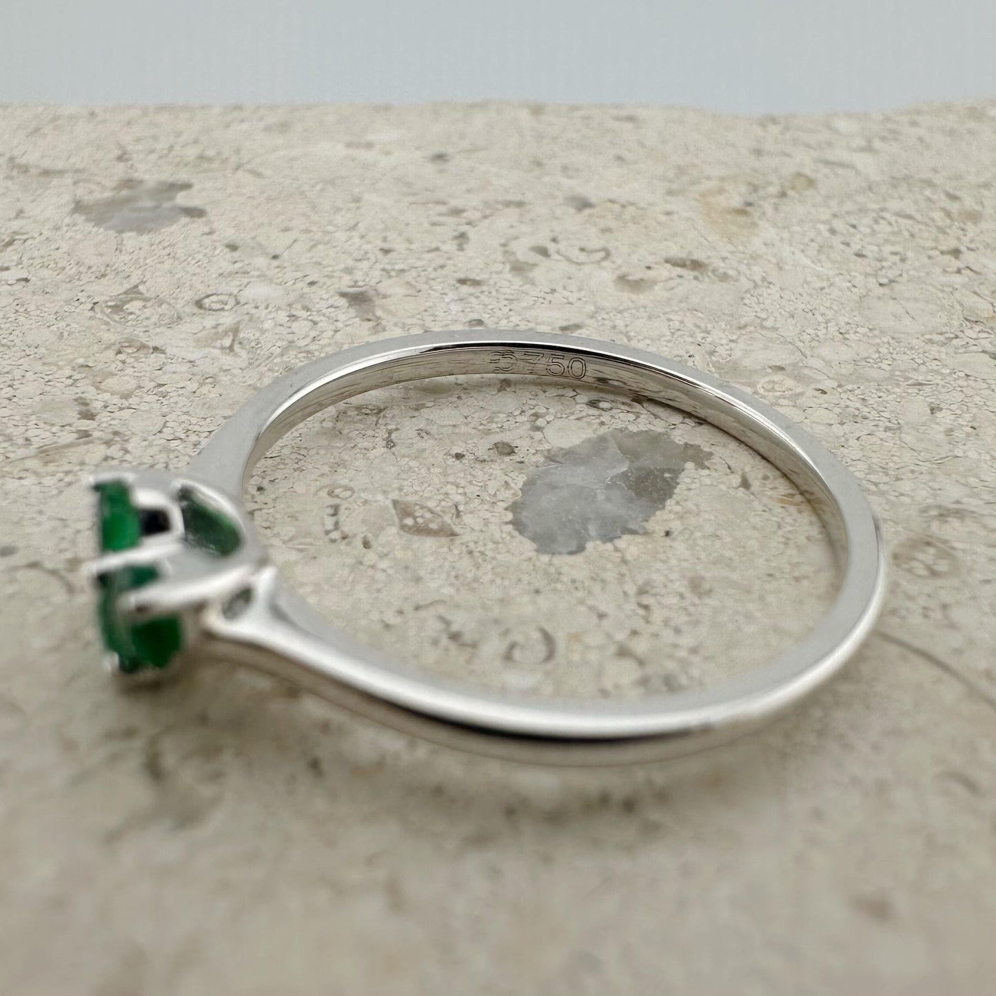 18K Solid White Gold Genuine Emerald Heart Ring