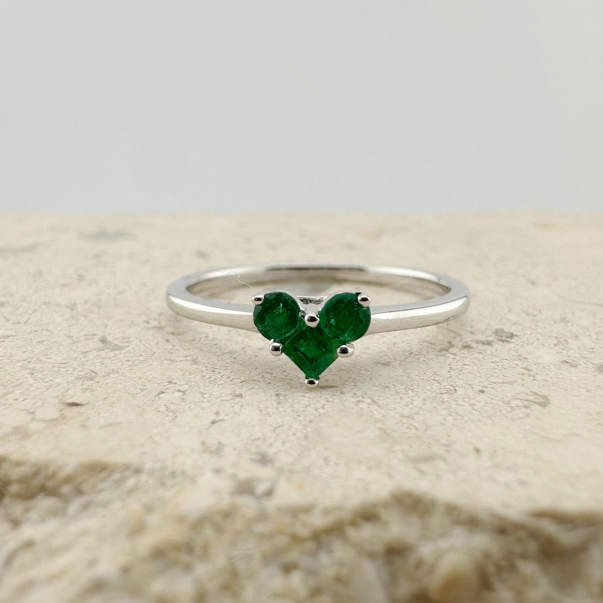 18K Solid White Gold Genuine Emerald Heart Ring