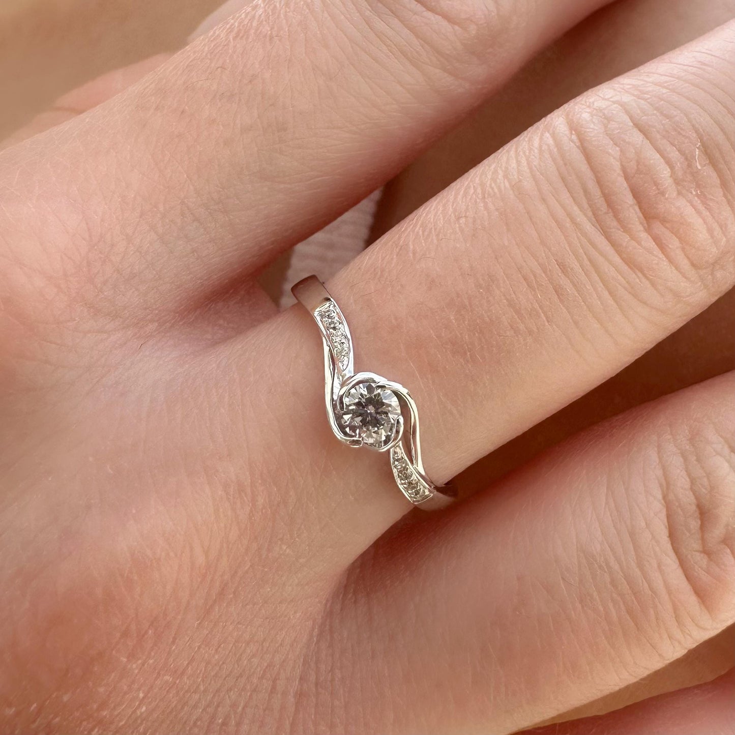 18K Solid White Gold Genuine 0.19 Carat Diamond Ring