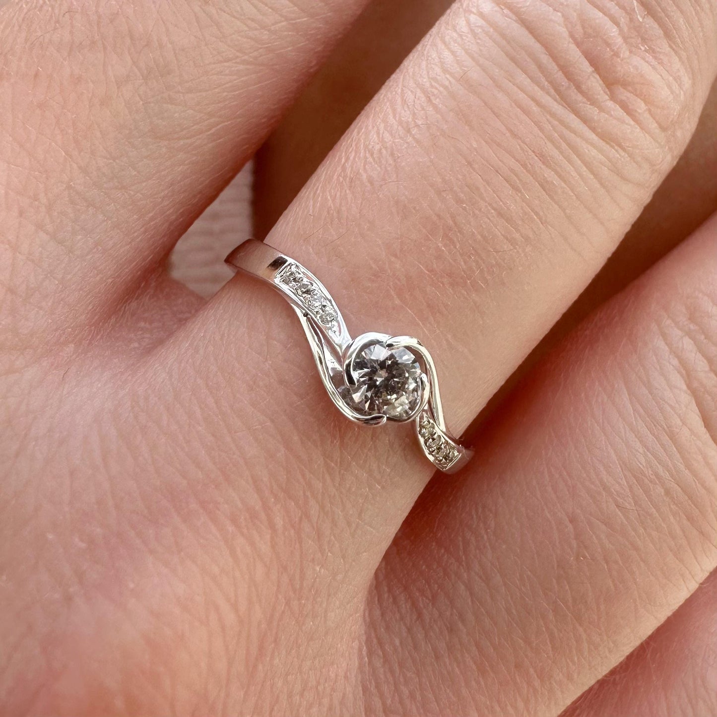 18K Solid White Gold Genuine 0.19 Carat Diamond Ring