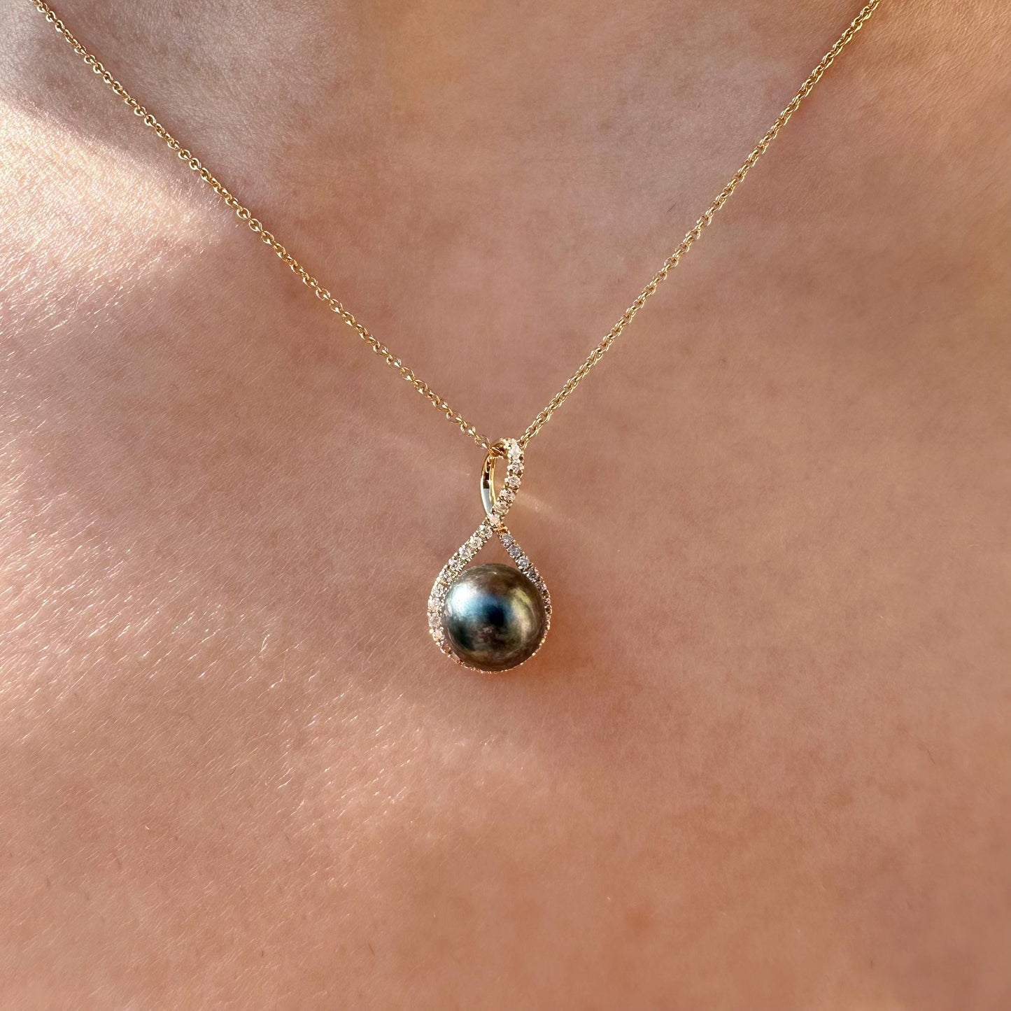 14K Solid Gold Genuine Diamond and Black Pearl Twist Pendant