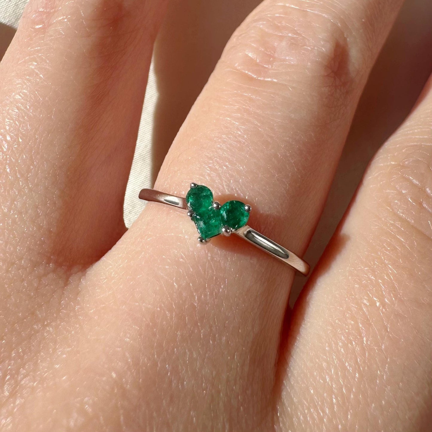 18K Solid White Gold Genuine Emerald Heart Ring