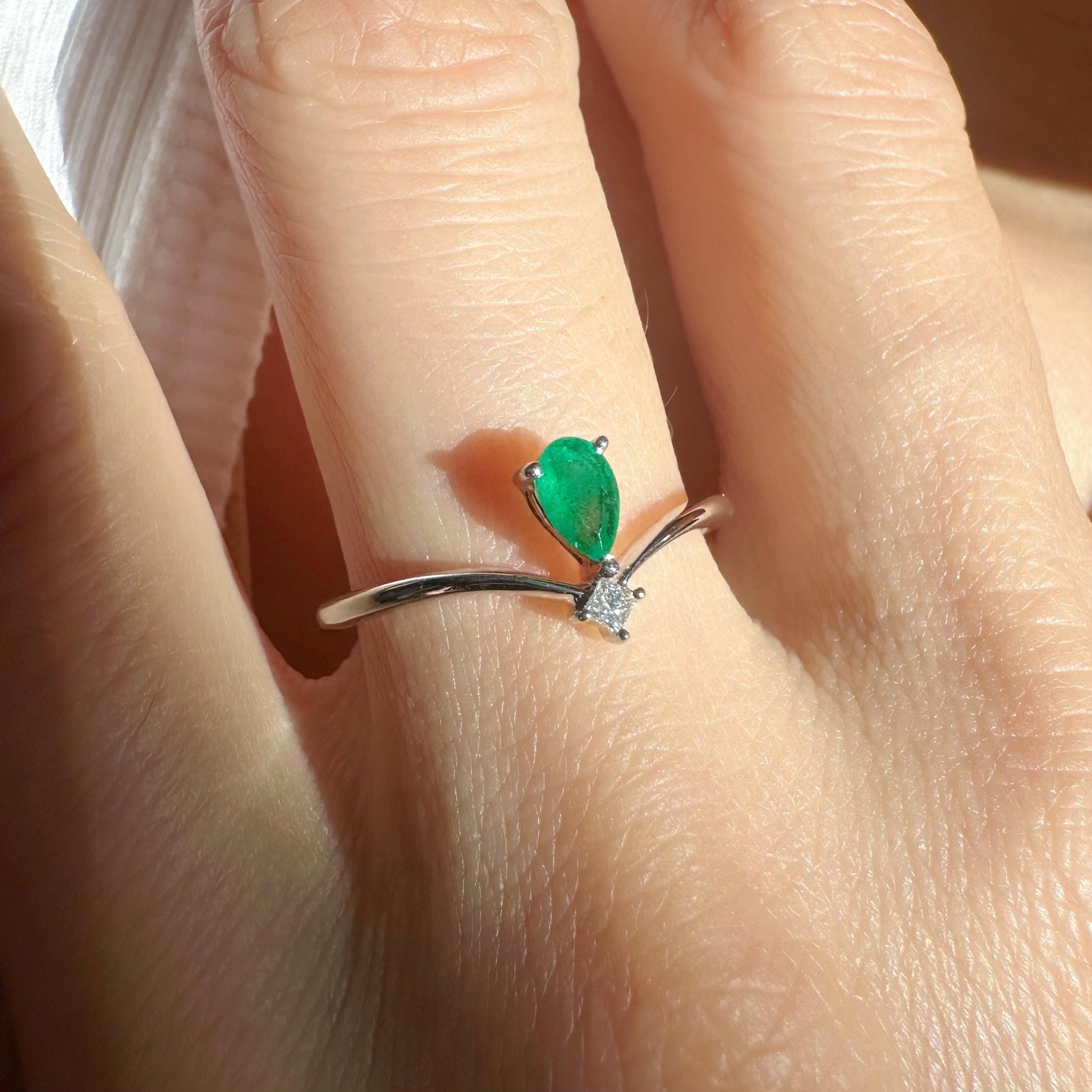18K Solid White Gold Genuine Emerald and Diamond Teardrop Ring