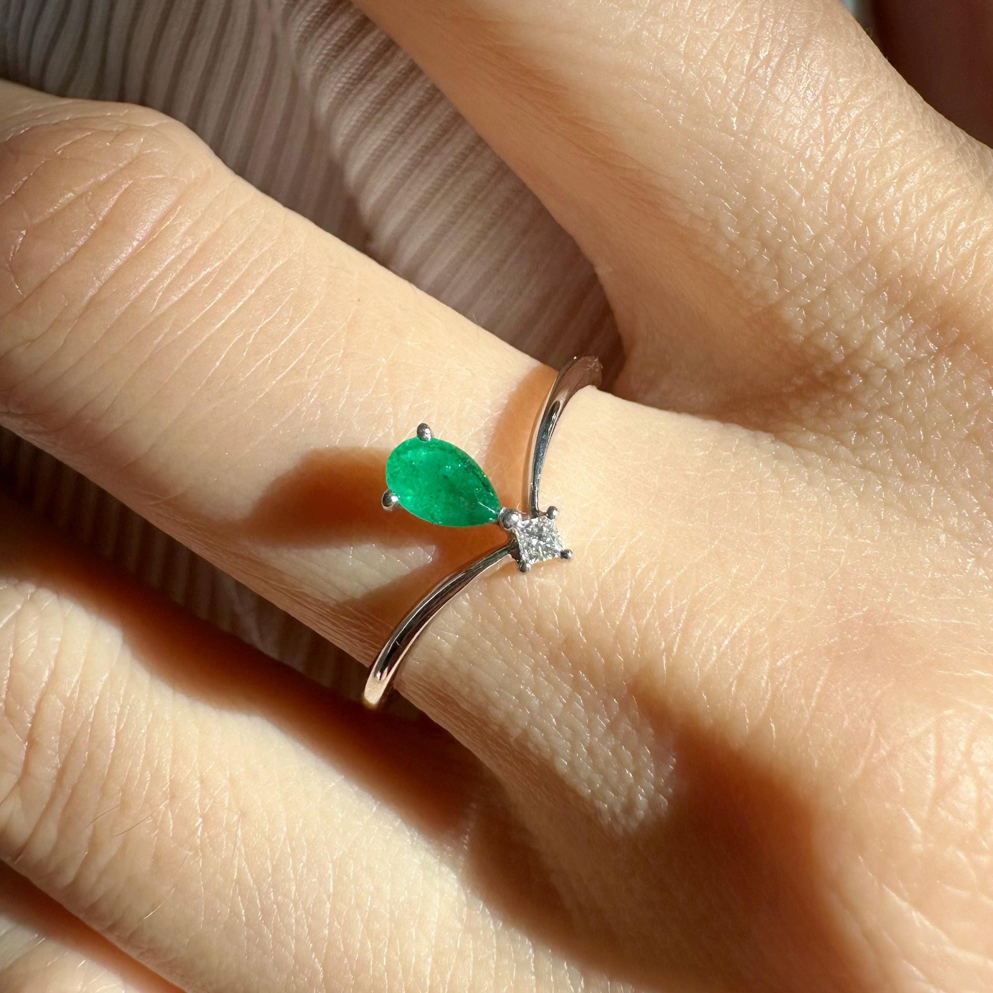 18K Solid White Gold Genuine Emerald and Diamond Teardrop Ring