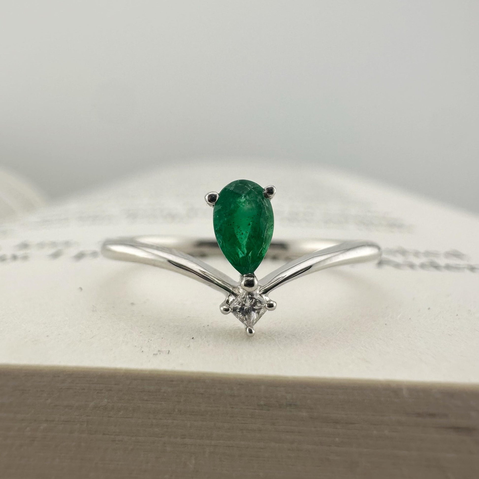 18K Solid White Gold Genuine Emerald and Diamond Teardrop Ring