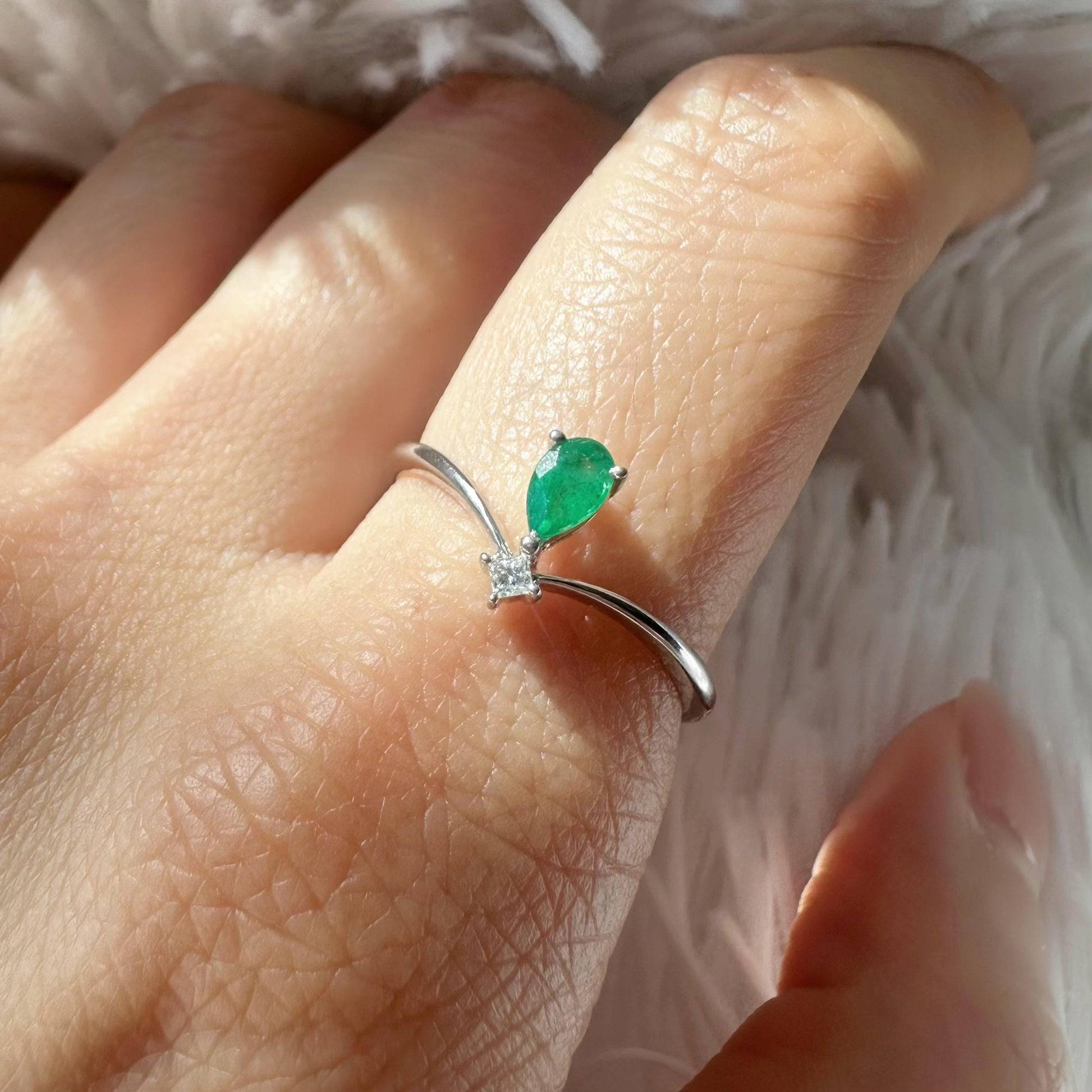 18K Solid White Gold Genuine Emerald and Diamond Teardrop Ring