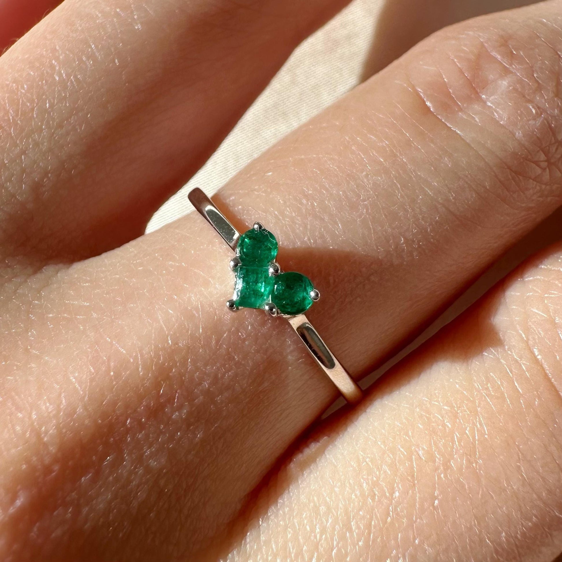 18K Solid White Gold Genuine Emerald Heart Ring