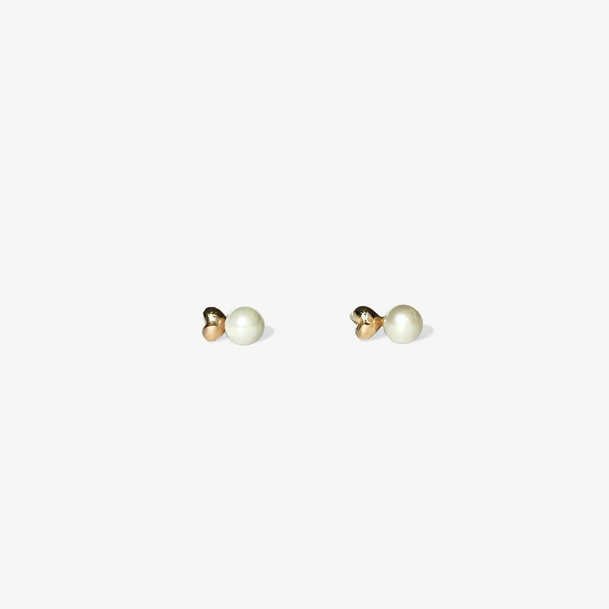 18K Solid Gold Heart Pearl Studs