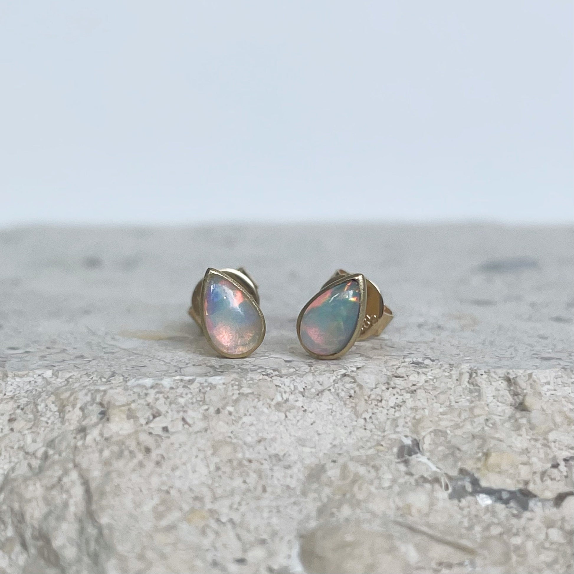 14K Solid Gold Genuine Pear-Shaped Opal Studs/Satin Finish/Pair