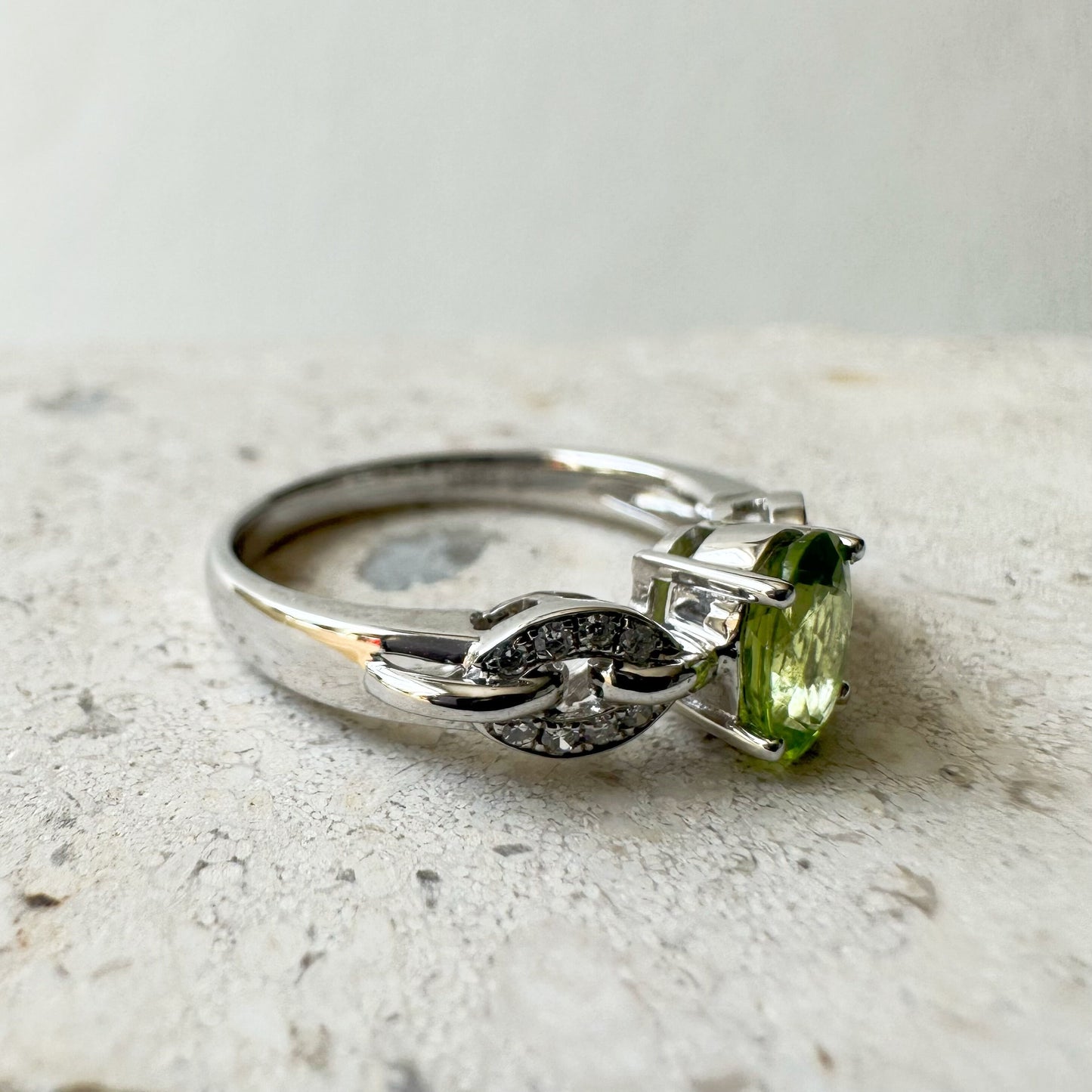 14K Solid Gold Genuine Peridot and Diamond Chain Ring