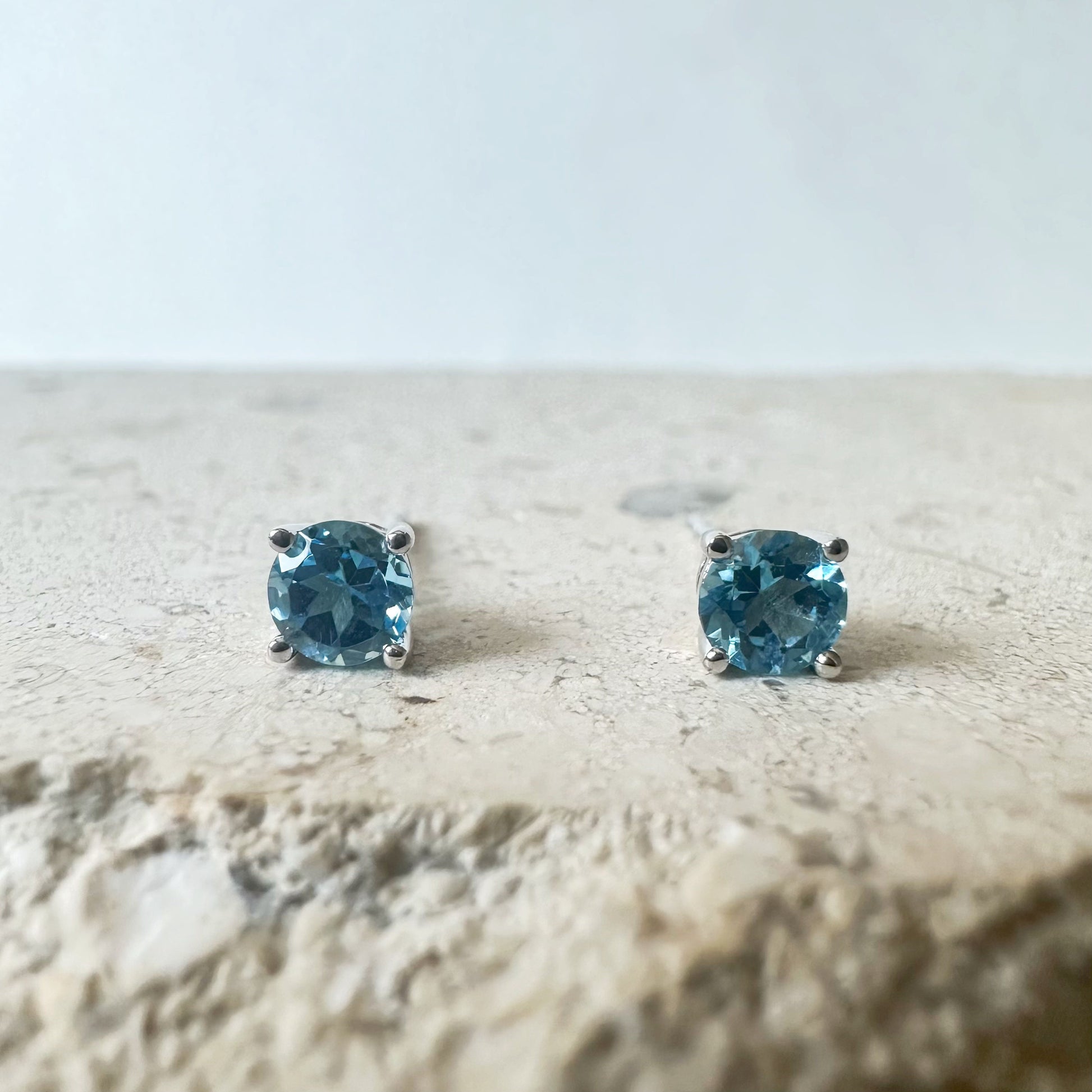 14K Solid White Gold Blue Topaz 4mm Studs/Pair